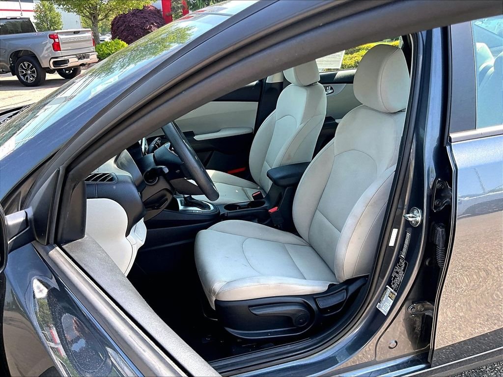 Used 2023 Gray Kia LXS image 10