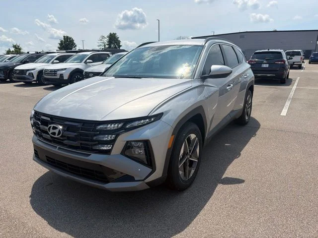 New 2026 Shimmering Silver Hyundai SEL image 3