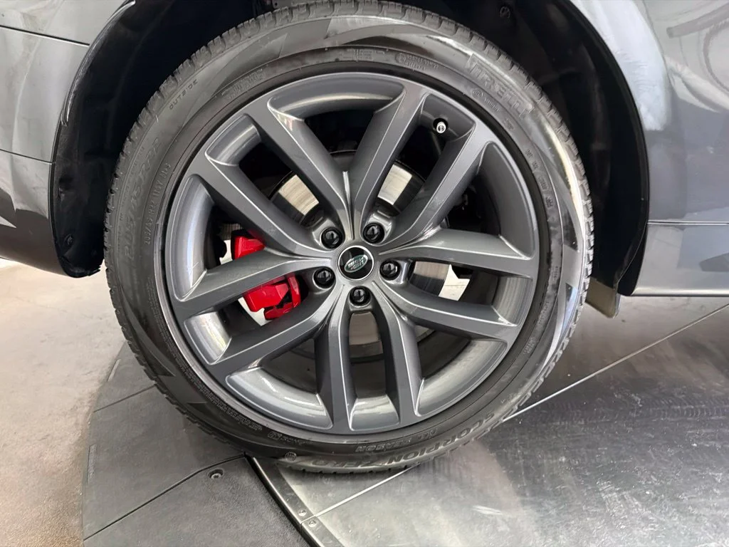 New 2024 Gray Land Rover Dynamic SE image 9