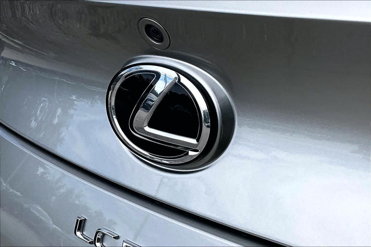 Used 2019 Atomic Silver Lexus  image 31