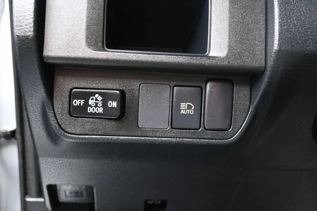 Used 2019 Silver Toyota SR image 15