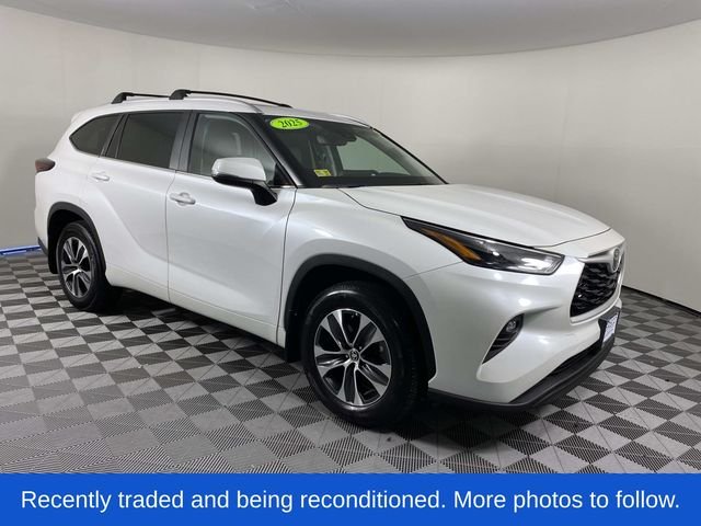 Used 2025 Beige Toyota XLE image 1