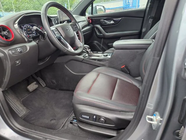 Used 2025 Gray Chevrolet RS image 10