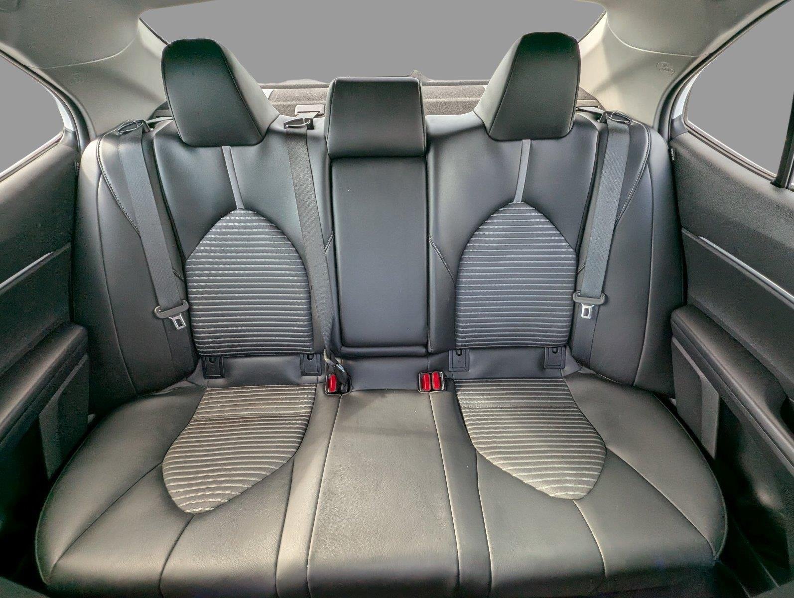 Used 2023 Ice Cap Toyota SE image 31