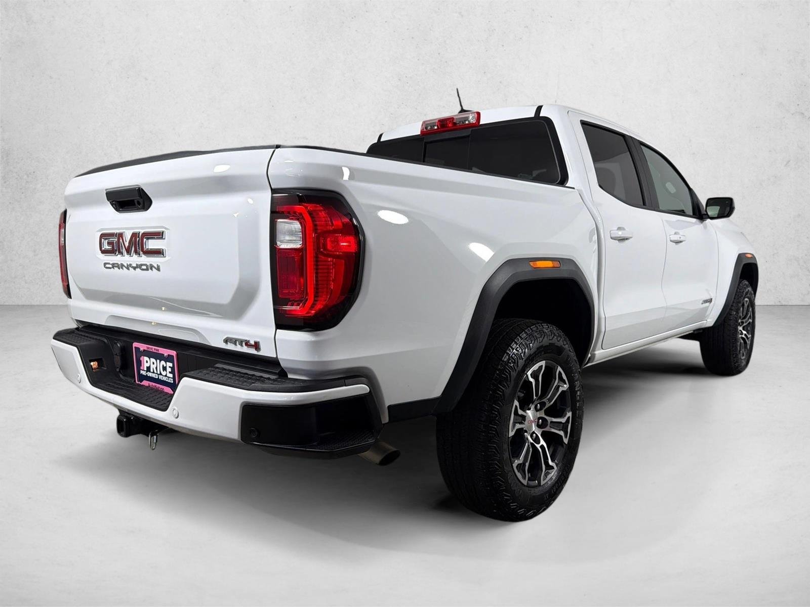 Used 2025 Summit White GMC 4WD AT4 image 4