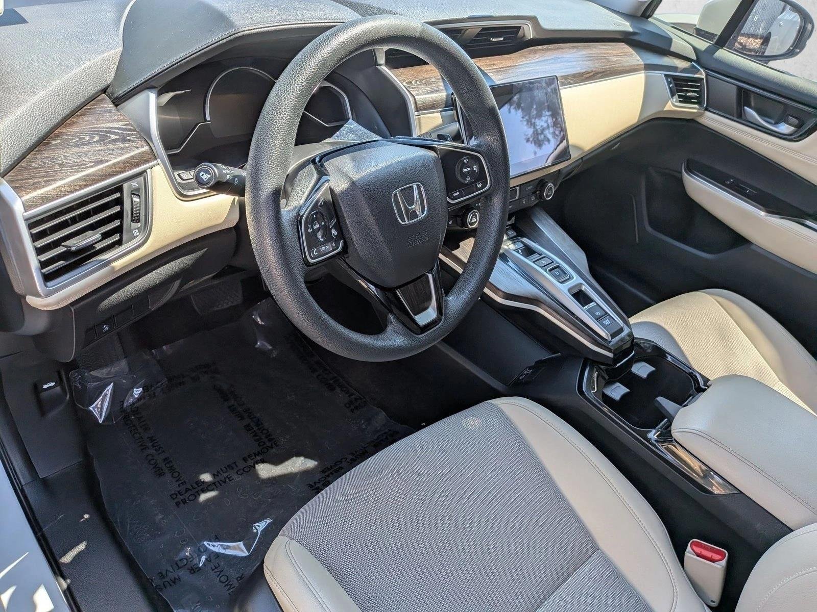 Used 2021 White Honda  image 10