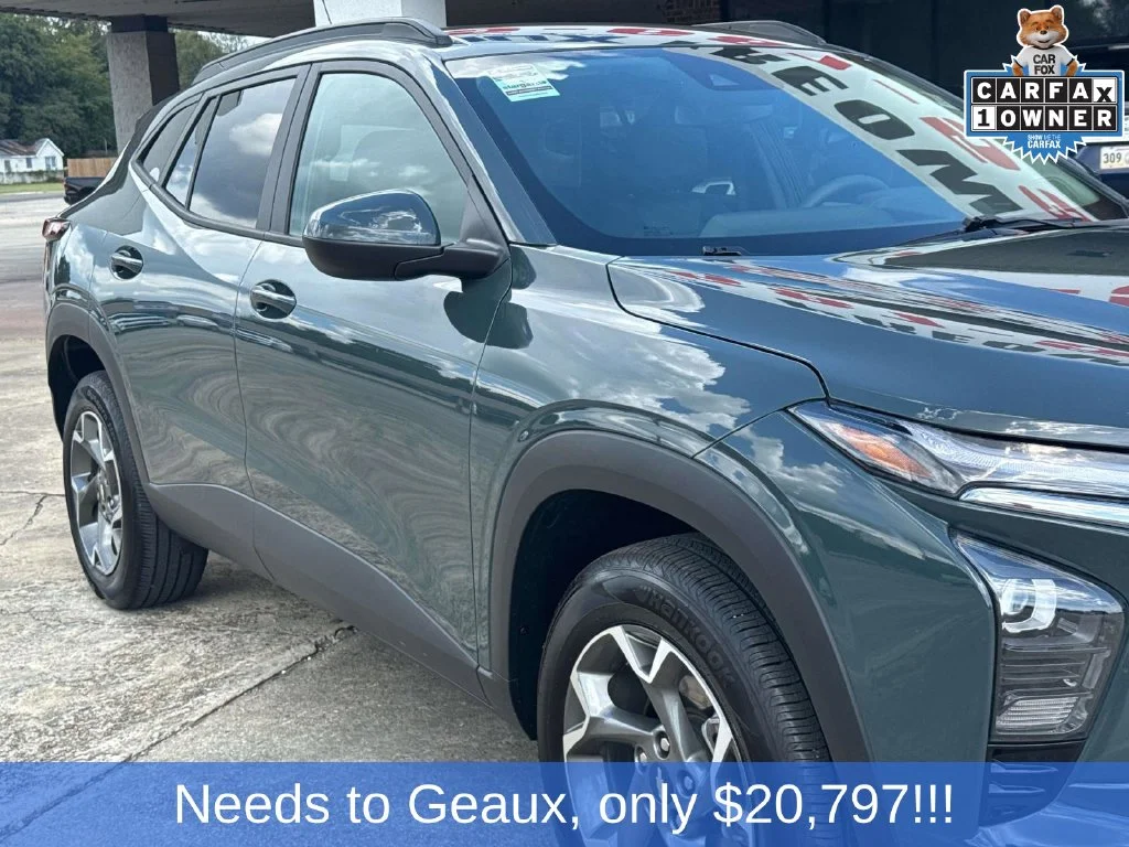 Used 2025 Gray Chevrolet LT image 3