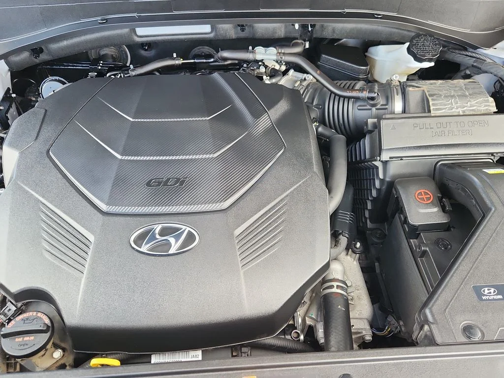 Used 2025 Silver Hyundai SEL image 16