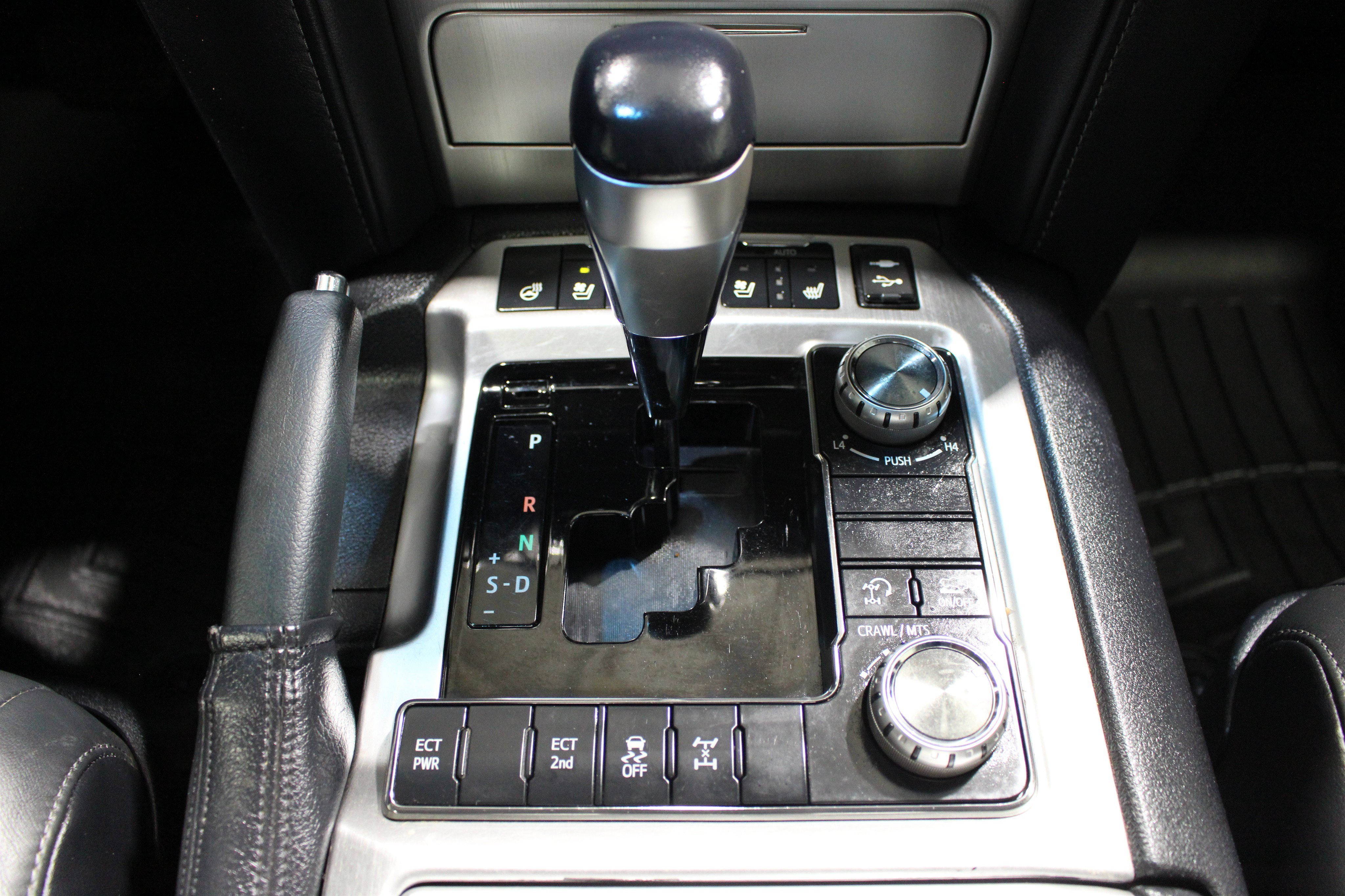 Used 2018 Midnight Black Metallic Toyota 4WD V8 image 18