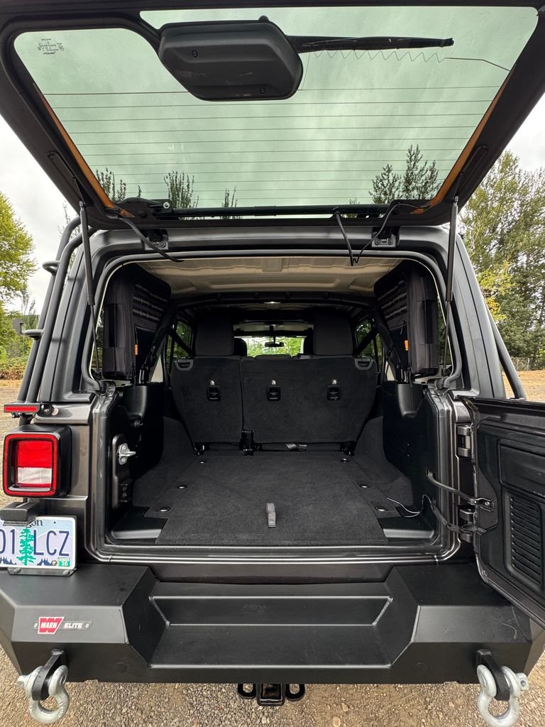 Used 2018 Granite Crystal Metallic Clearcoat Jeep Unlimited Sport S image 8