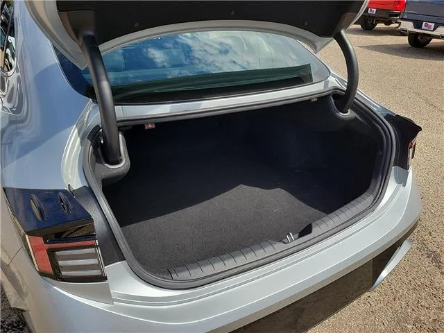 Used 2025 Aero Silver Hyundai SEL Front-Wheel Drive image 7