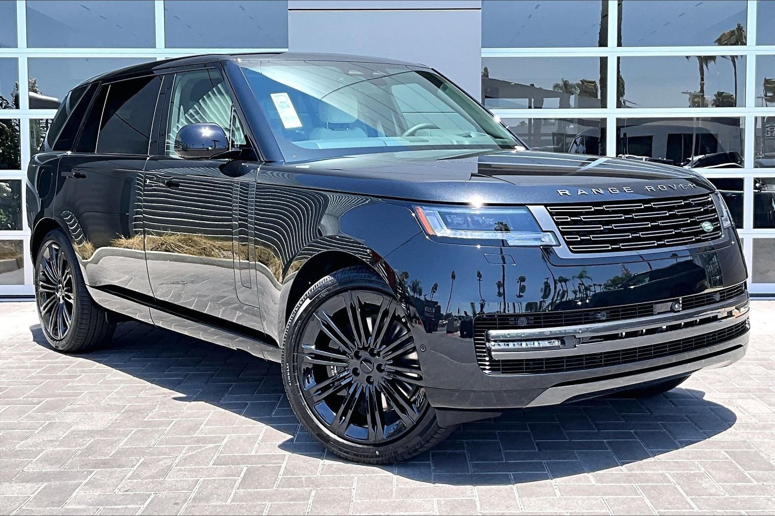 New 2026 Santorini Black LAND ROVER SE LWB 7-Seats / V8 image 2