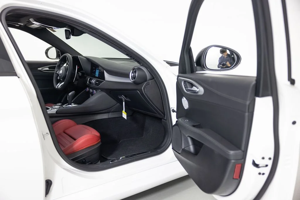 New 2026 Milano White Exterior Paint Alfa Romeo Veloce image 33