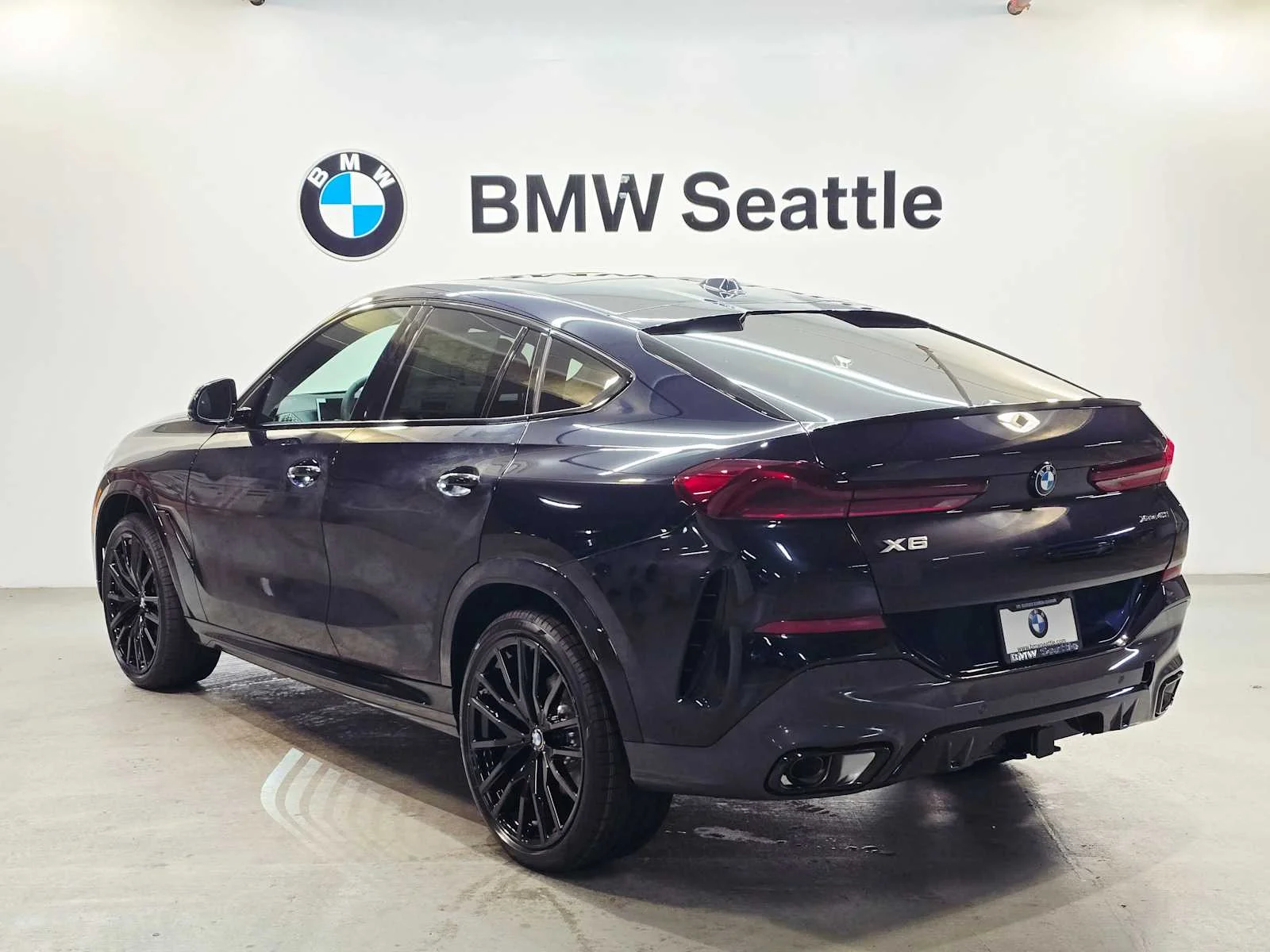 New 2026 Carbon Black Metallic BMW xDrive40i image 4