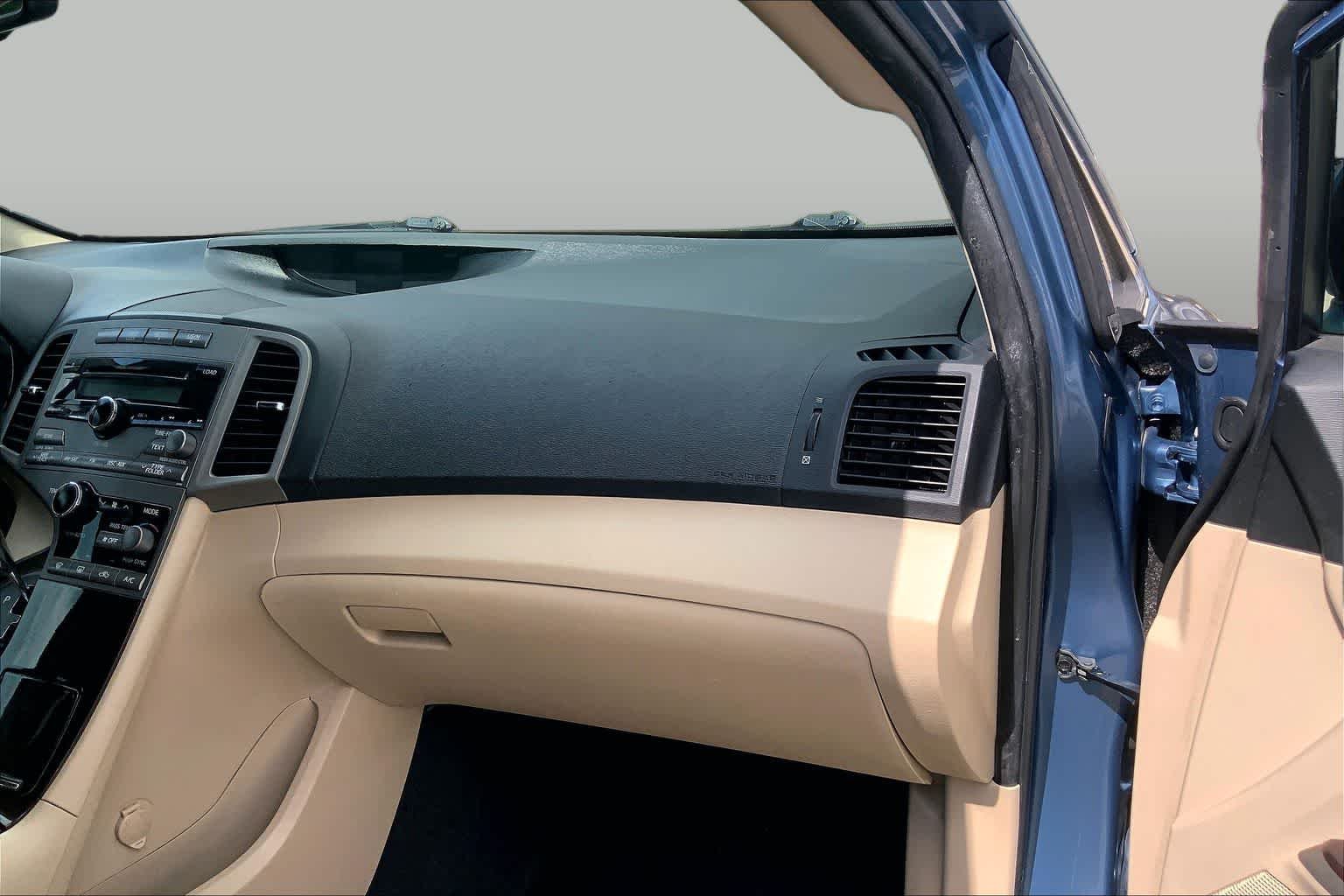 Used 2009 Tropical Sea Metallic Toyota  image 17