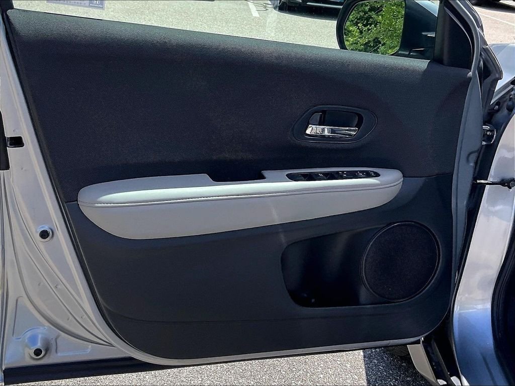 Used 2019 Silver Honda LX image 9
