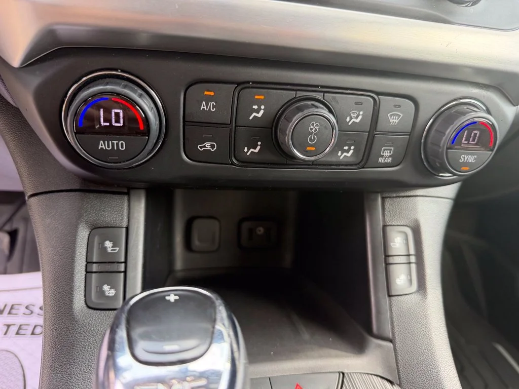 Used 2018 BLUE STEEL METALLIC GMC SLT image 19