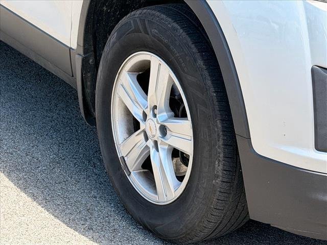 Used 2016 Silver Ice Metallic Chevrolet LT image 6