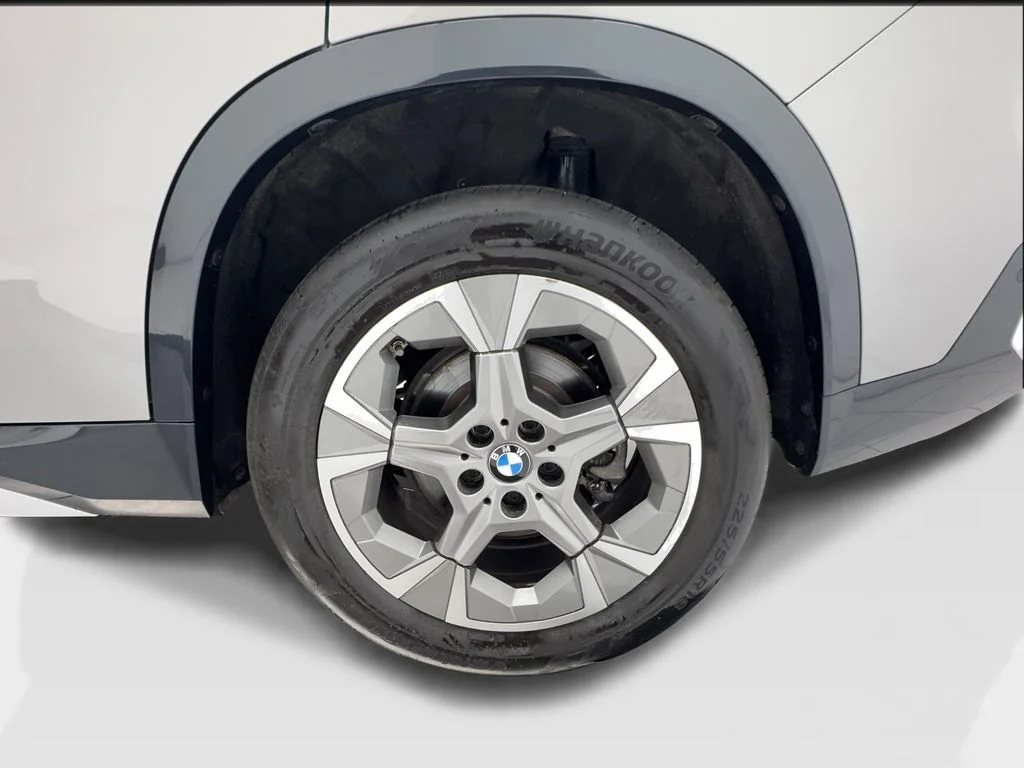 Used 2024 Silver BMW xDrive28i image 12