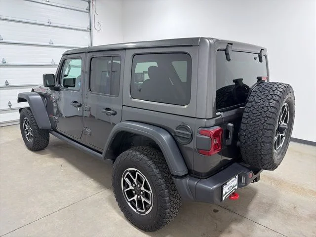Used 2025 Granite Crystal Clearcoat Metallic Jeep Rubicon image 6