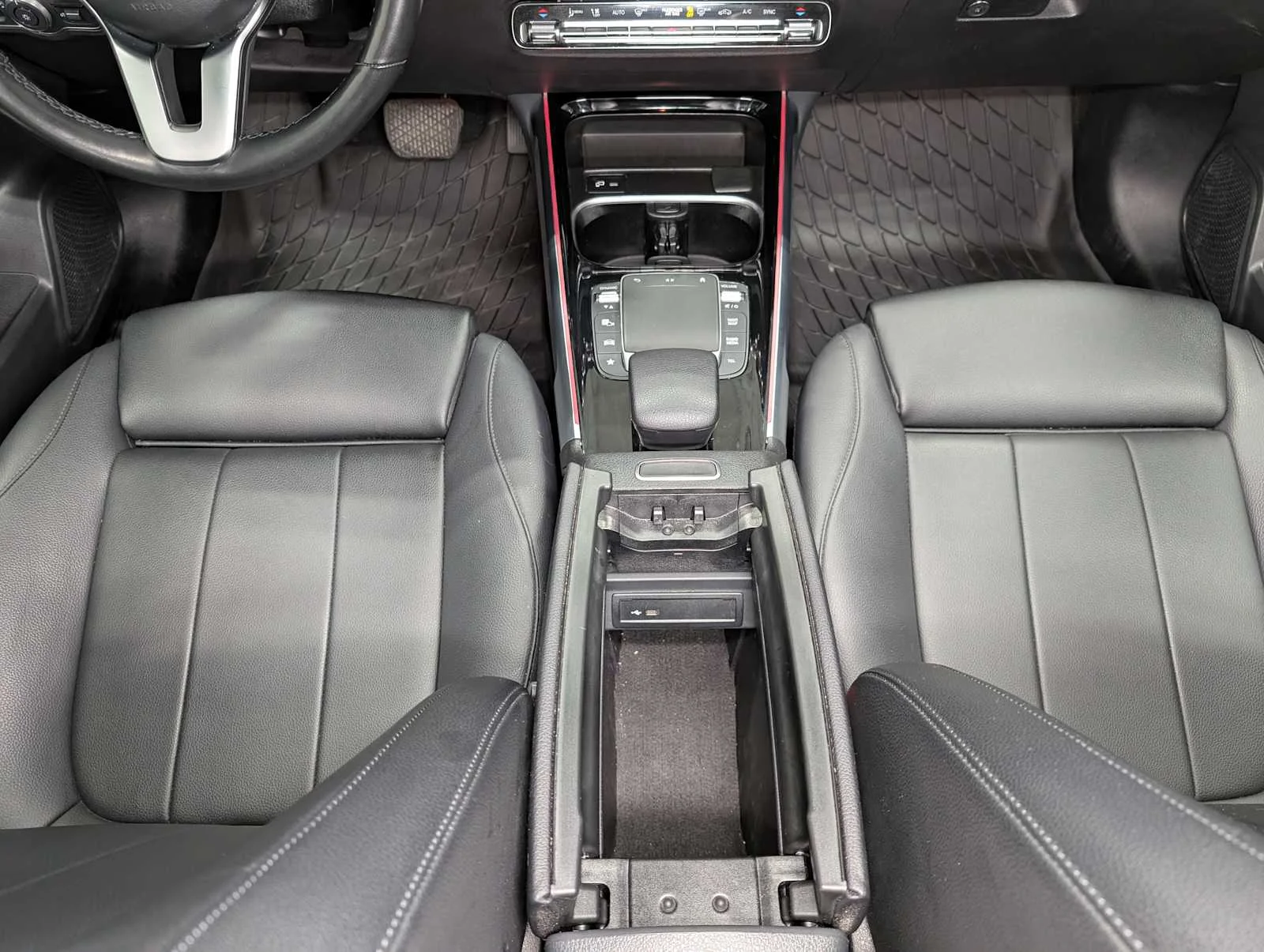 Used 2022 Polar White Mercedes-Benz GLB 250 image 20