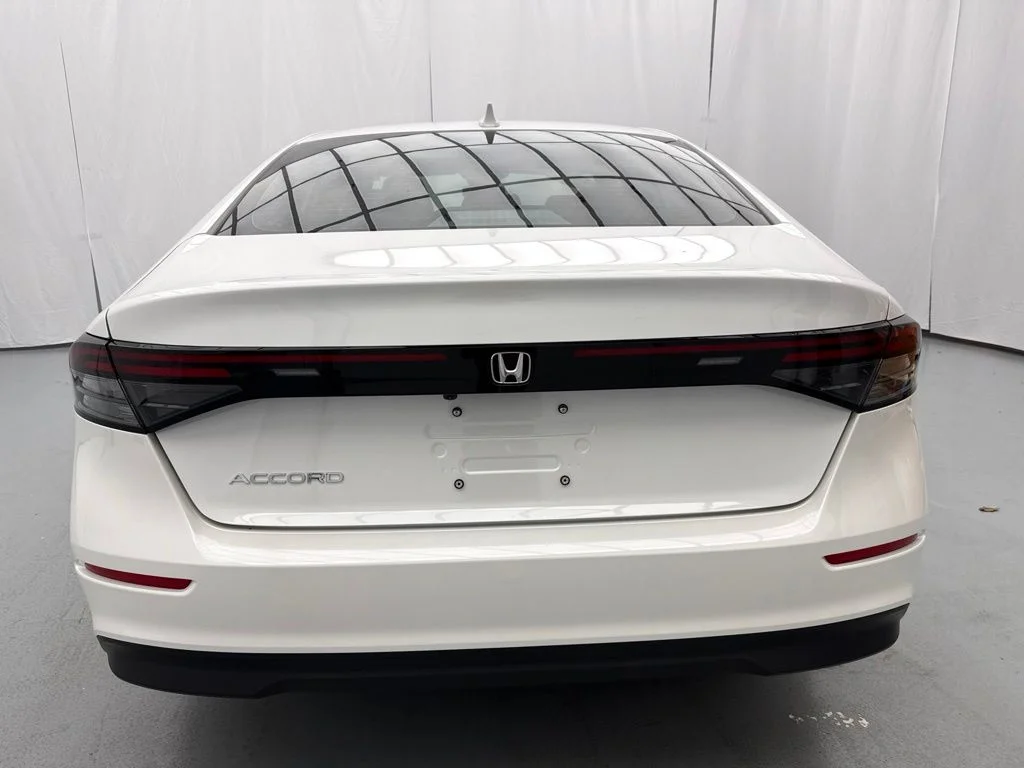 New 2026 Platinum White Pearl Honda LX image 7