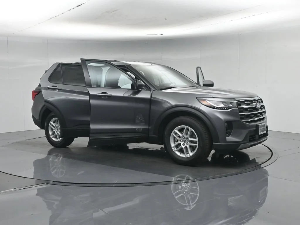 New 2027 Carbonized Gray Metallic Ford Active image 35