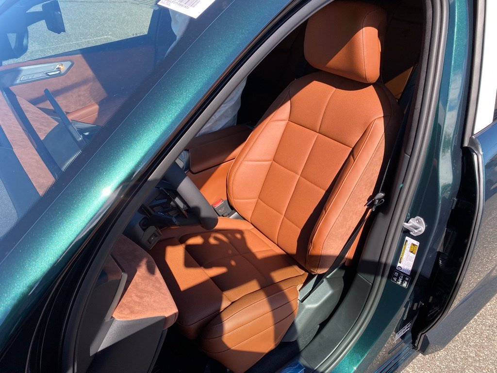 New 2027 Vancouver Green Metallic BMW 40 xDrive image 15