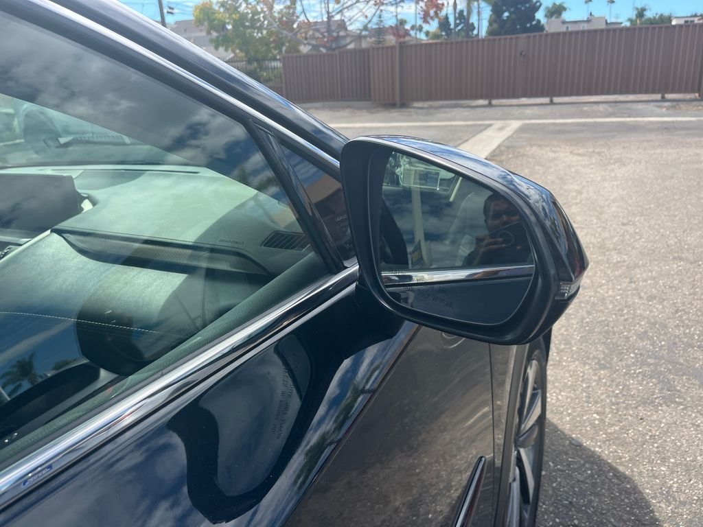 Used 2019 Black Lexus 300h image 40