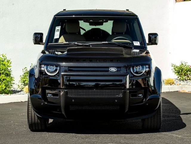 New 2026 Santorini Black Land Rover X-Dynamic SE image 3