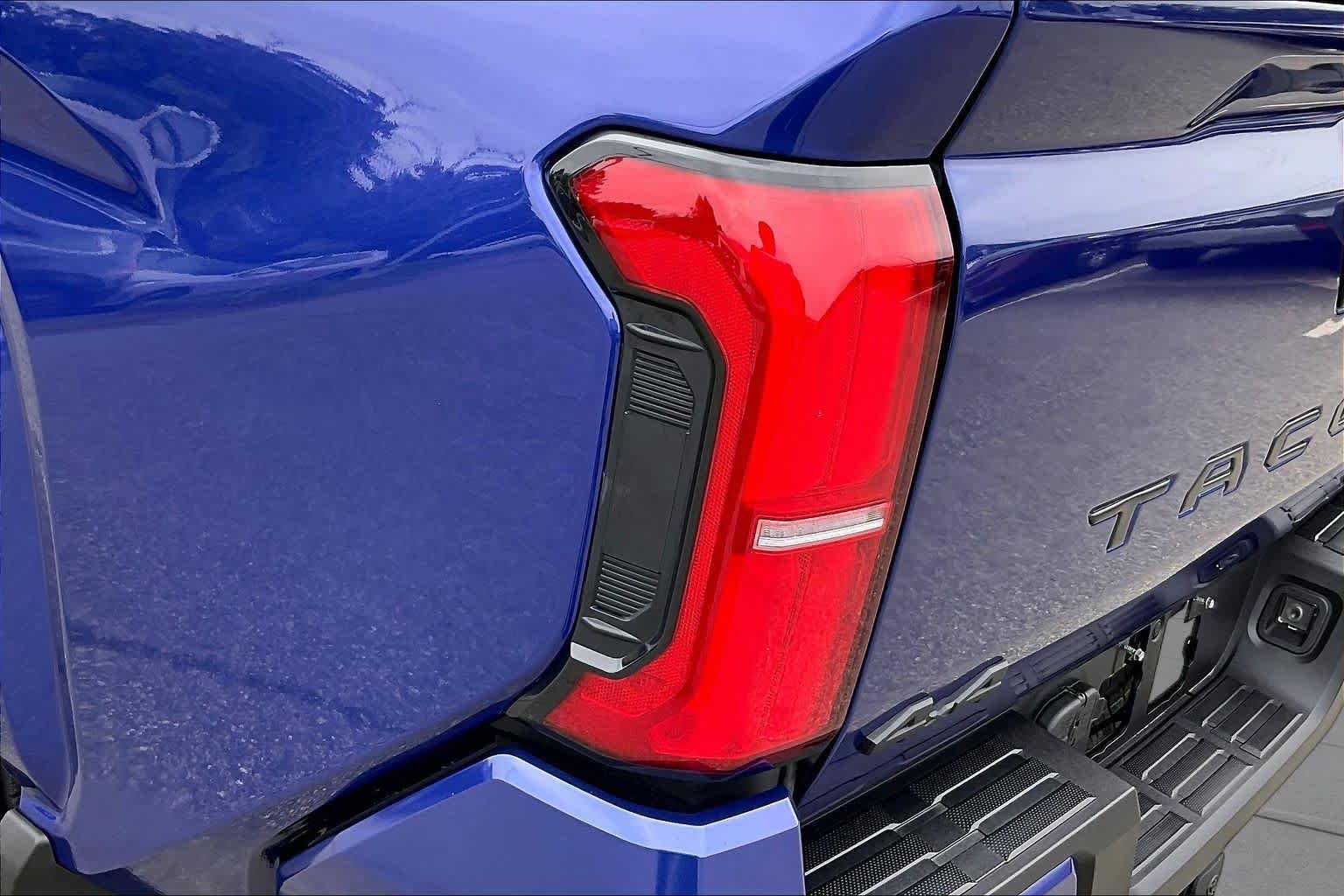 Used 2025 Blue Crush Metallic Toyota SR5 image 26