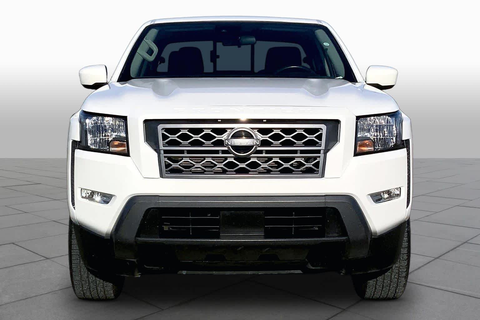 Used 2023 Glacier White Nissan SV image 4