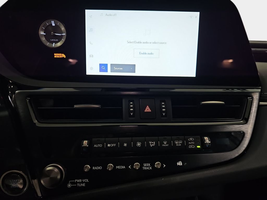 Used 2025 White Lexus 350 image 19