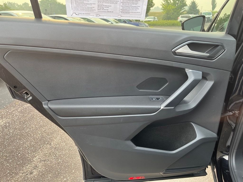Used 2018 Black Volkswagen 2.0T SEL image 24