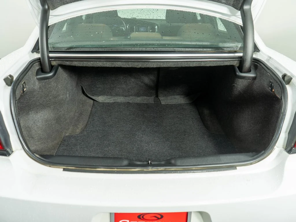 Used 2014 White Dodge SE image 26