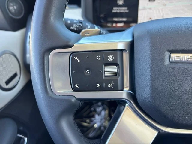 Used 2025  Land Rover S image 23