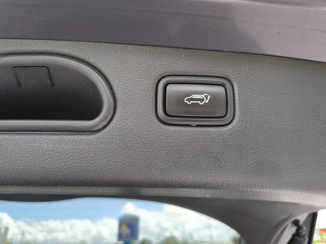 Used 2021  Hyundai Limited image 12