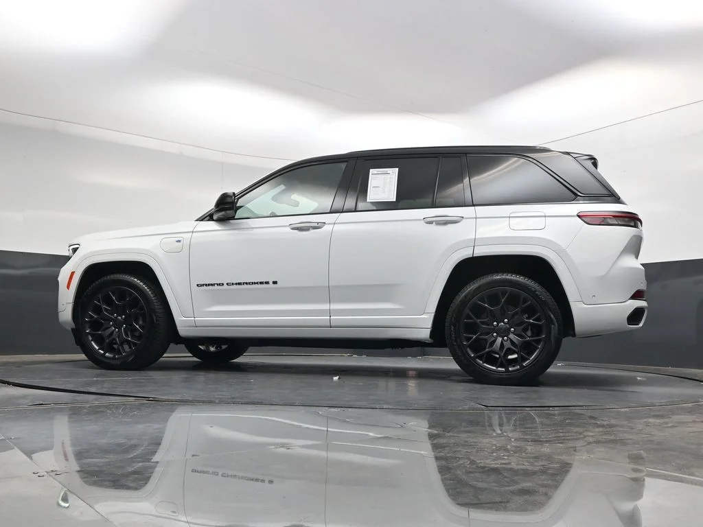 Used 2023 White Jeep Summit Reserve 4xe image 48