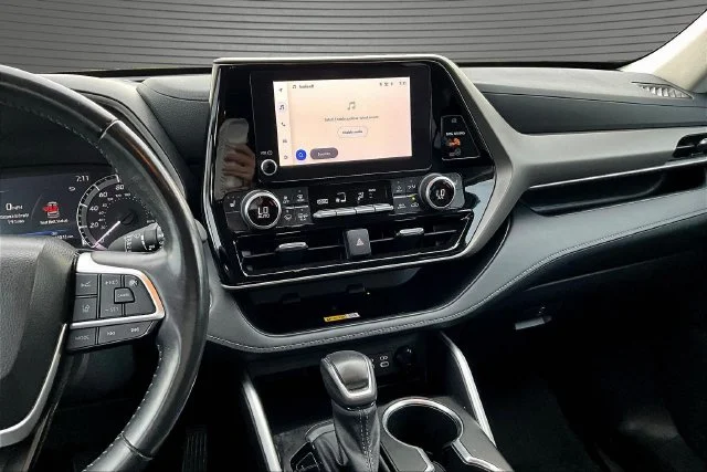 Used 2023 Green Toyota XLE image 9