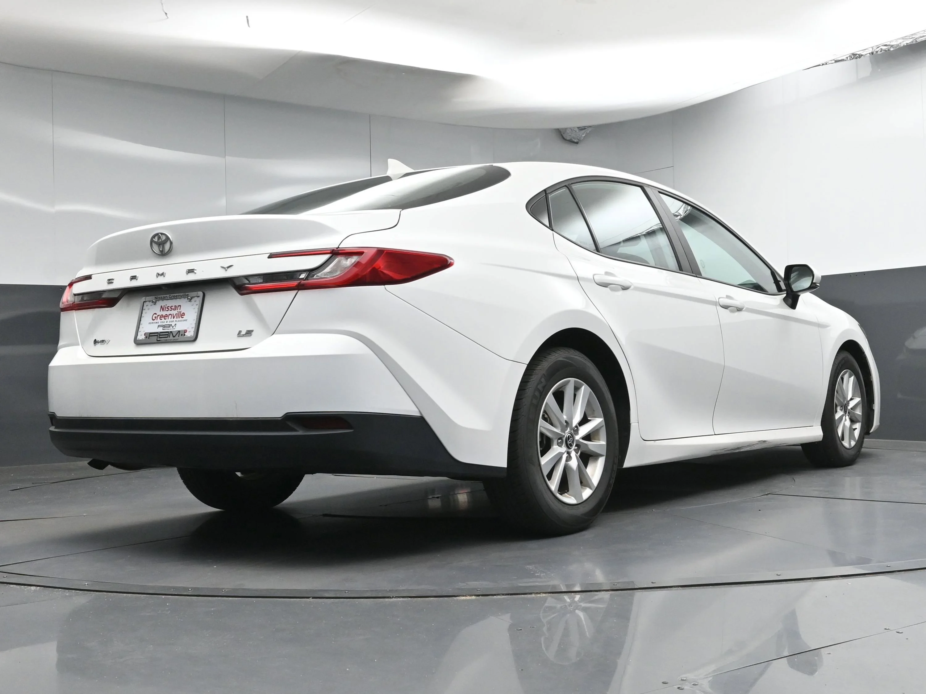 Used 2025 Ice Toyota LE image 24