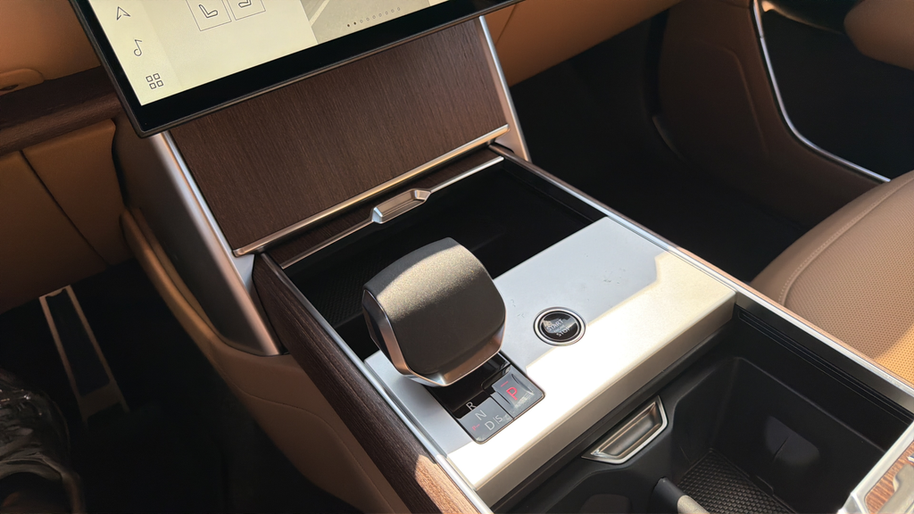 New 2026 Fuji White Land Rover SE image 21