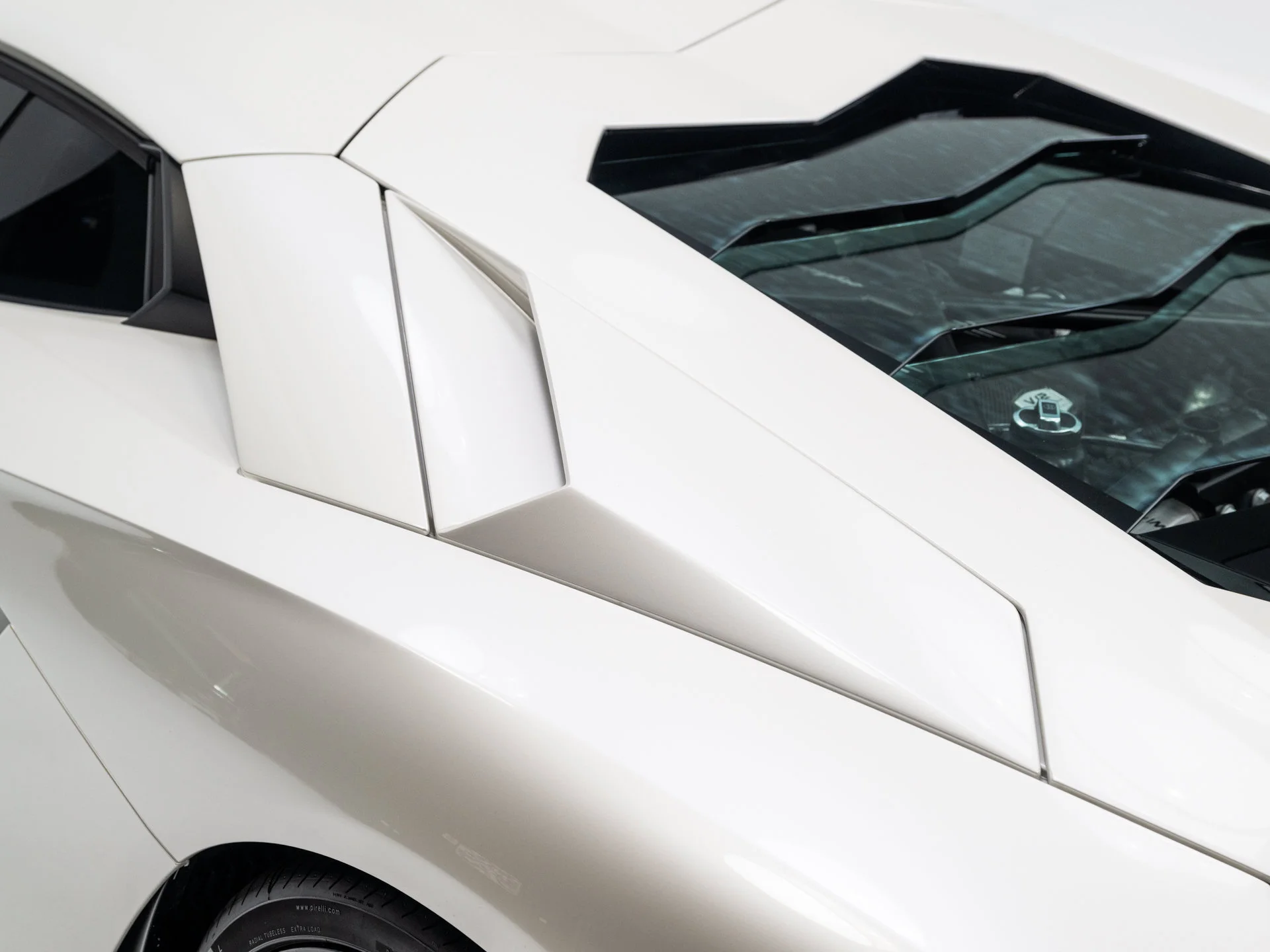 Used 2018 Bianco Isis Lamborghini  image 29