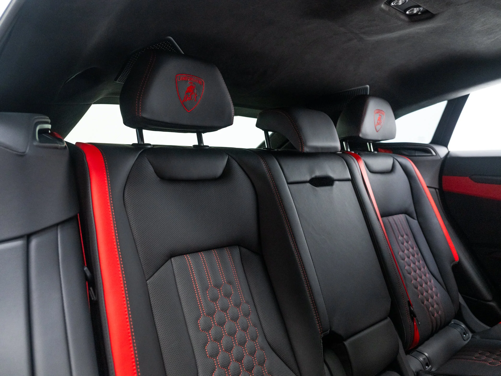 Used 2025  Lamborghini SE image 67