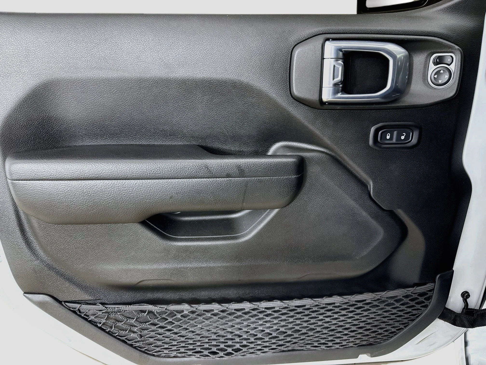 Used 2022  Jeep Sport S image 19