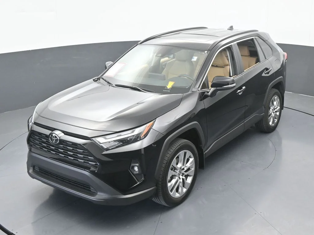 Used 2025 Midnight Black Metallic Toyota XLE Premium image 49