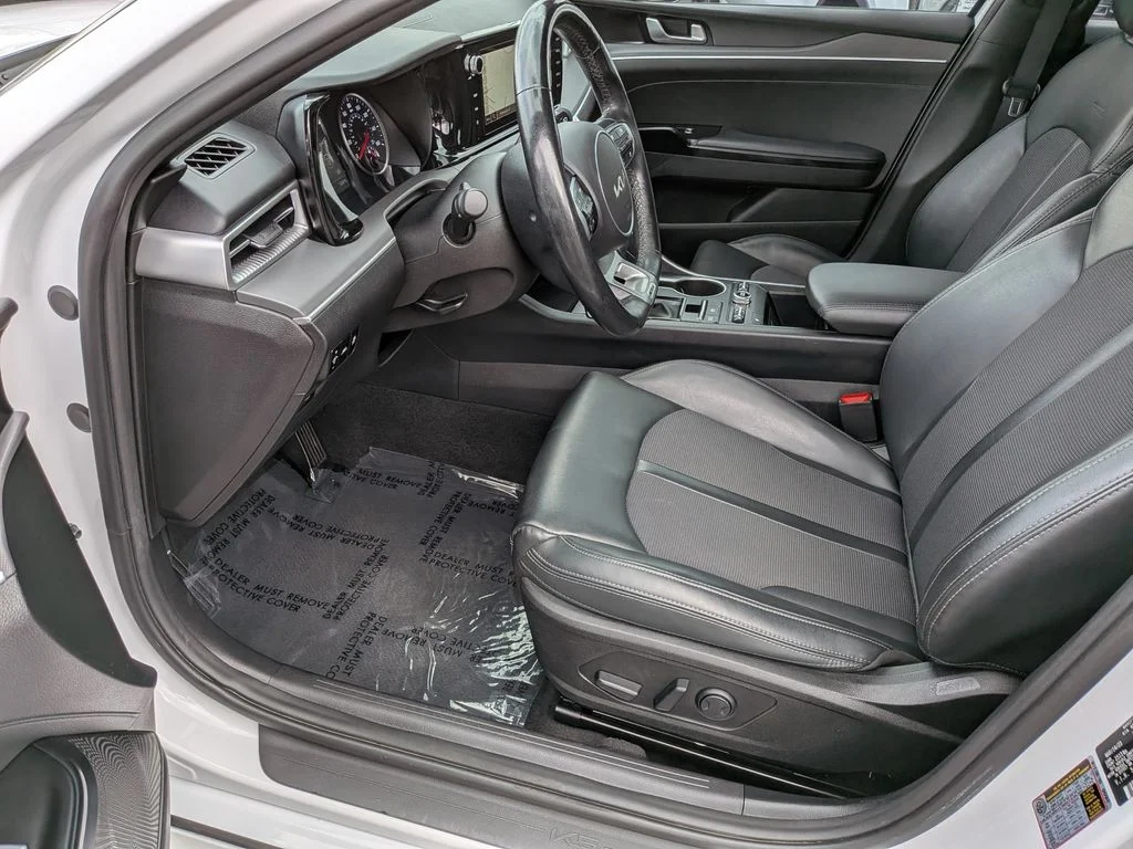 Used 2023 White Pearl Kia GT-Line image 21