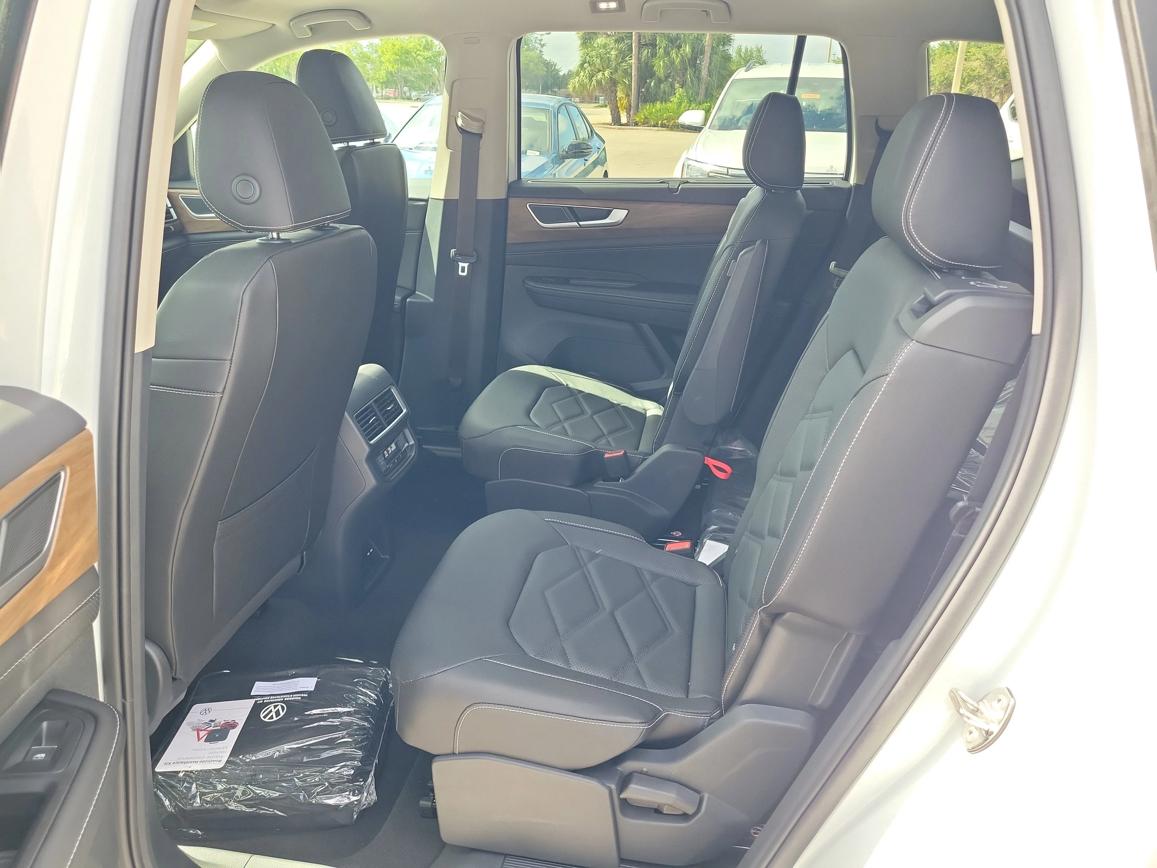 New 2026 White Volkswagen 2.0T SE w/Technology image 13