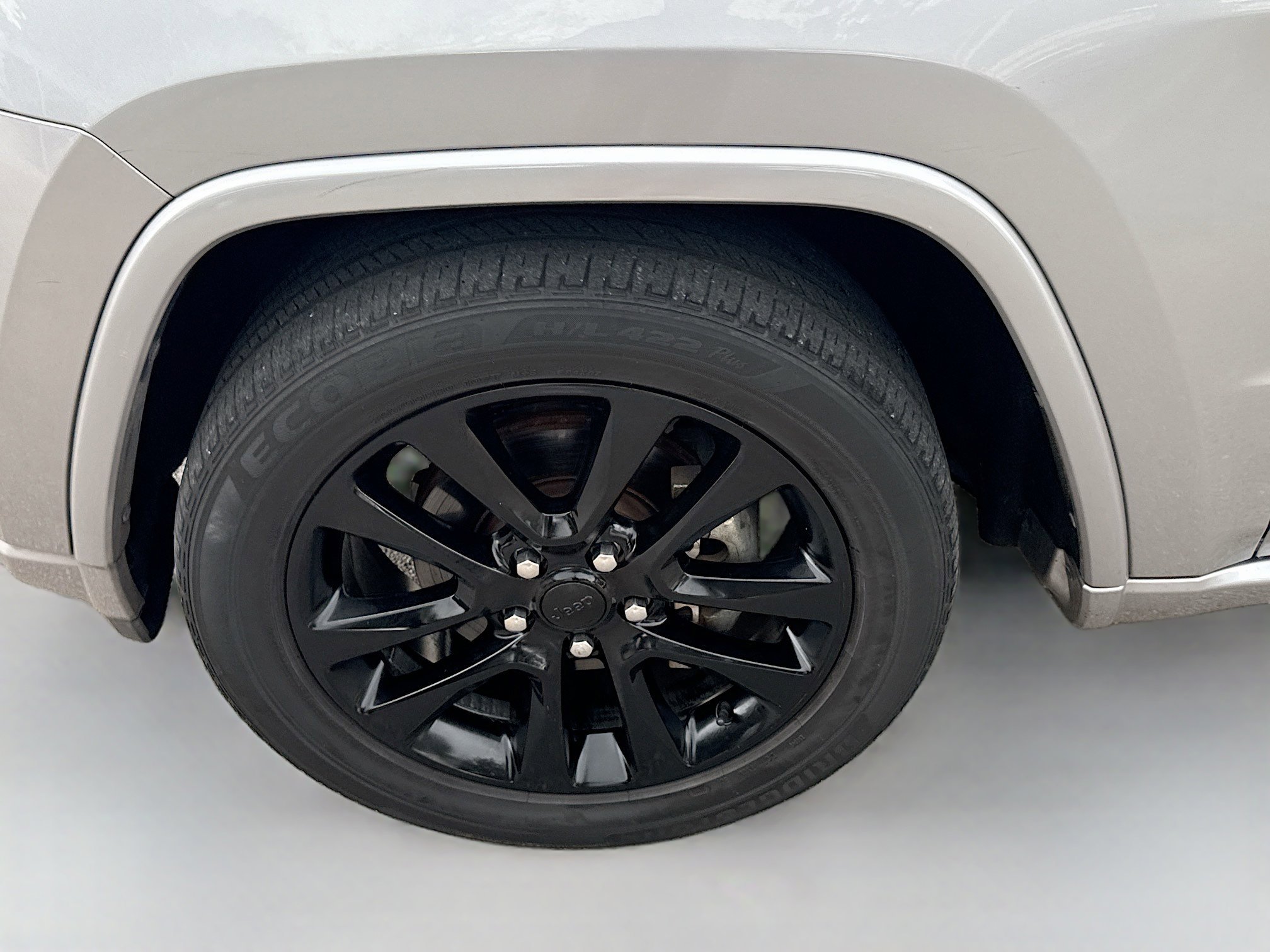 Used 2017 Billet Silver Metallic Clearcoat Jeep Altitude image 34