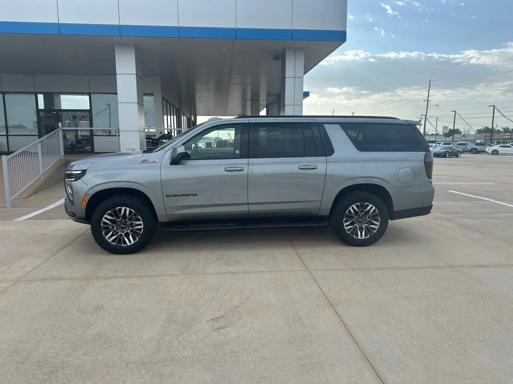 Used 2025 Gray Chevrolet Z71 image 34