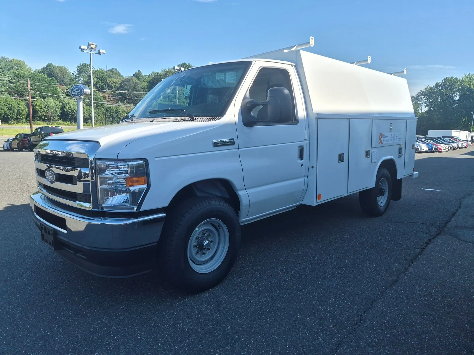 New 2027 Oxford White Ford CSV BODY image 2